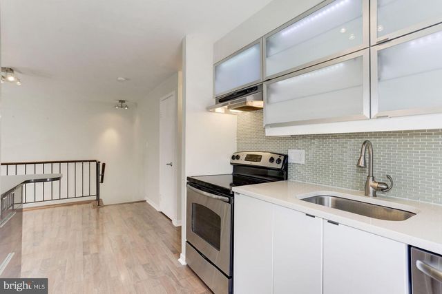 530 S CHARLES ST, Baltimore, MD 21201