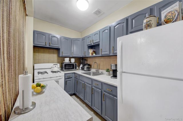 453 E 181 Street, Bronx, NY 10457