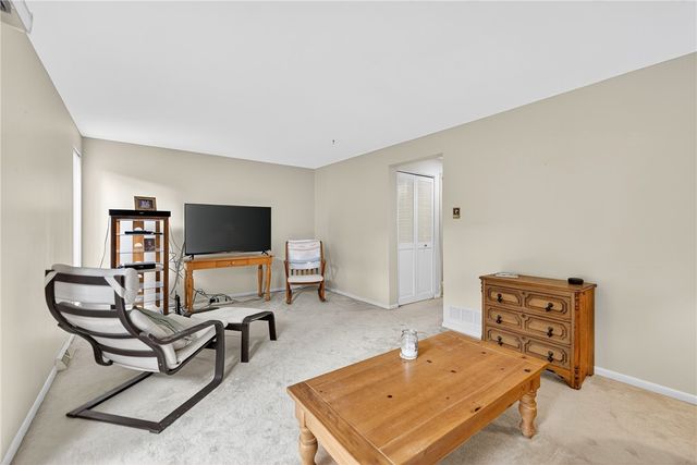 512 Dogwood Ct, Ross Twp, PA 15237