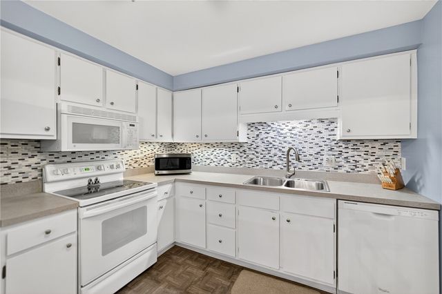 512 Dogwood Ct, Ross Twp, PA 15237