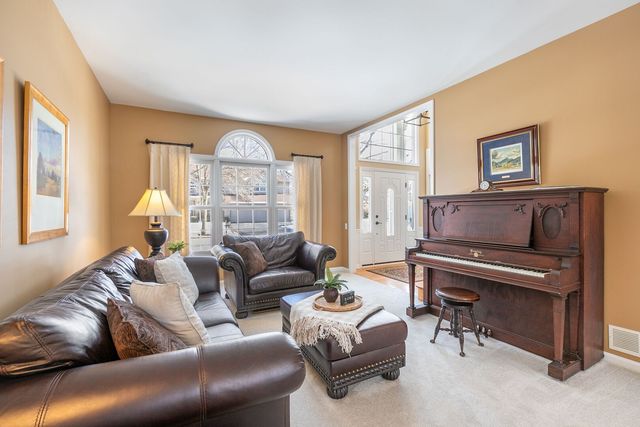 1074 Potomac Court, Grayslake, IL 60030