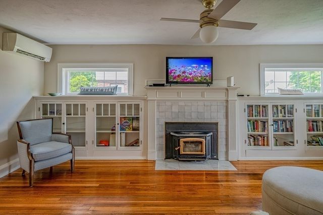 10 Richards Rd, Weymouth, MA 02189