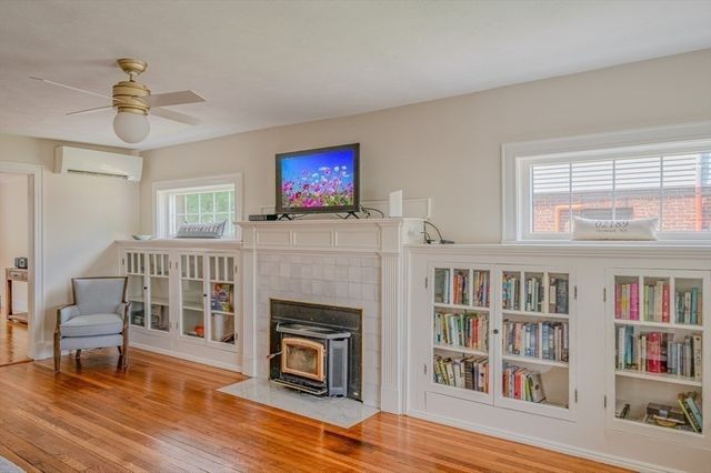 10 Richards Rd, Weymouth, MA 02189