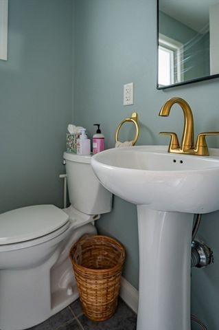 10 Richards Rd, Weymouth, MA 02189