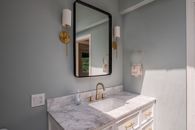 10 Richards Rd, Weymouth, MA 02189