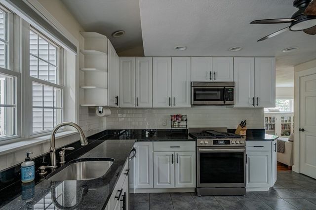 10 Richards Rd, Weymouth, MA 02189