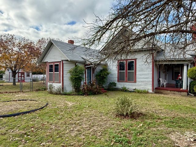 802 E Main Street, Hamilton, TX 76531