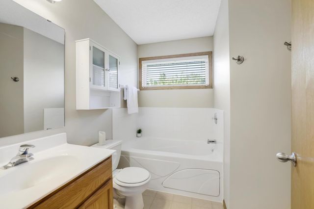 19951 Excelsior Lane, Farmington, MN 55024