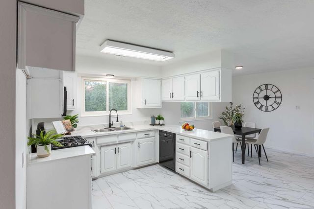 3213 Sue Circle SE, Rio Rancho, NM 87124