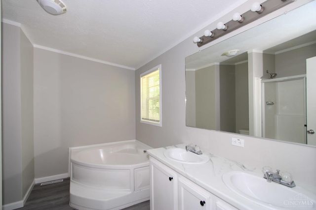 4223 E Fork Hills Drive, Williamsburg Twp, OH 45103
