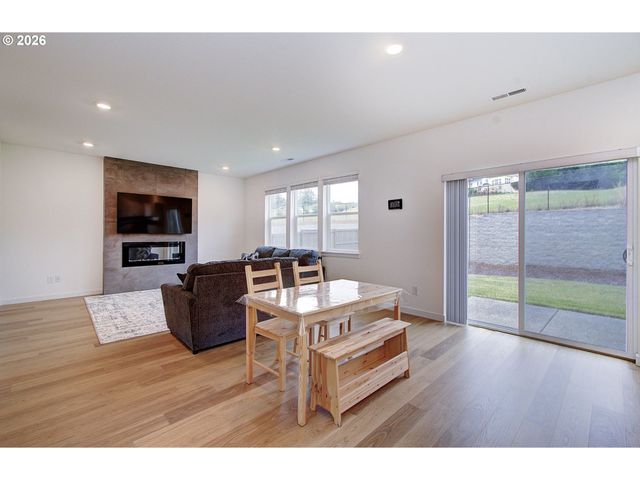 1119 W 15TH St, La Center, WA 98629