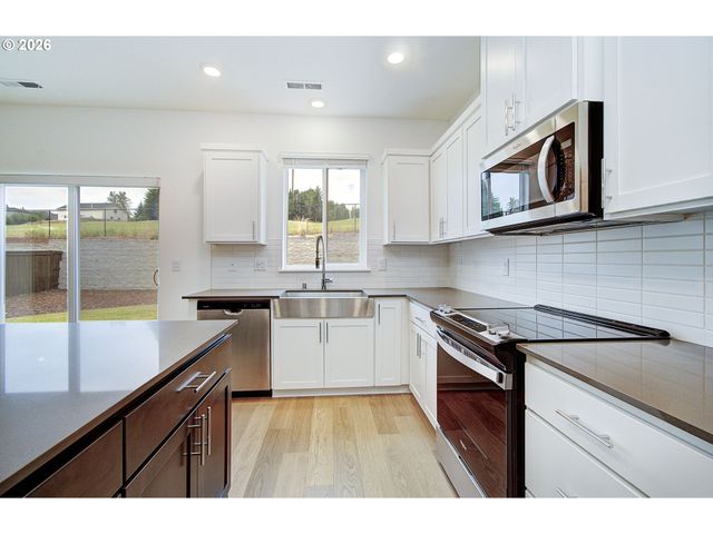 1119 W 15TH St, La Center, WA 98629