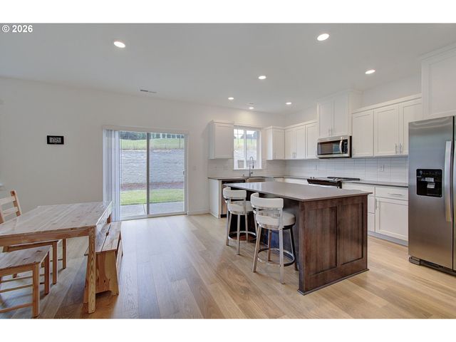 1119 W 15TH St, La Center, WA 98629