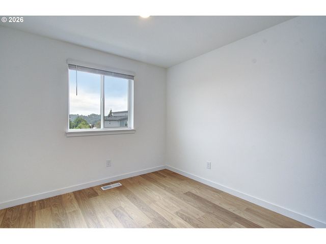 1119 W 15TH St, La Center, WA 98629