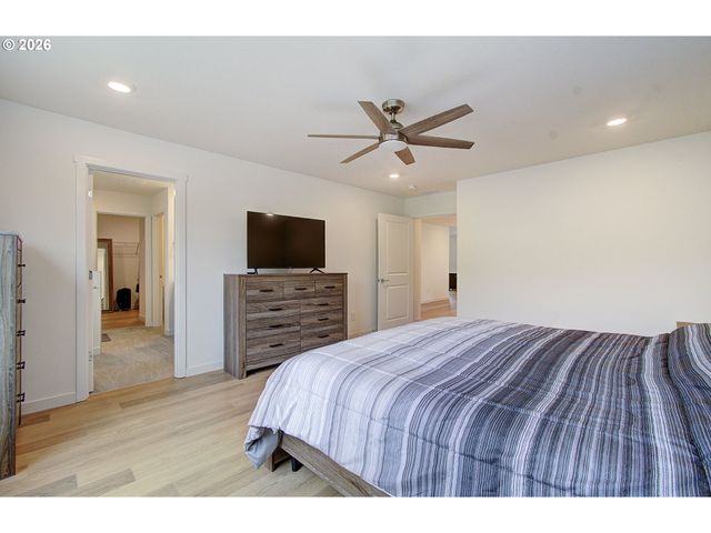1119 W 15TH St, La Center, WA 98629