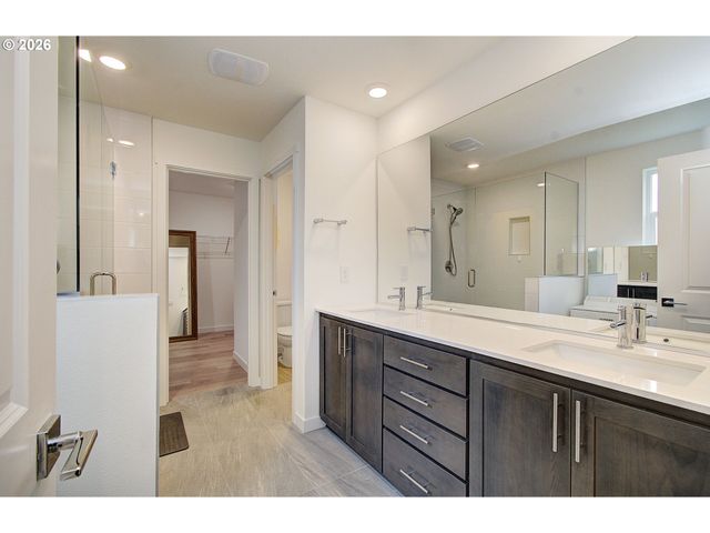 1119 W 15TH St, La Center, WA 98629