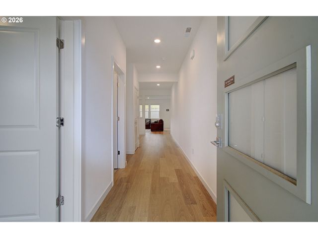 1119 W 15TH St, La Center, WA 98629