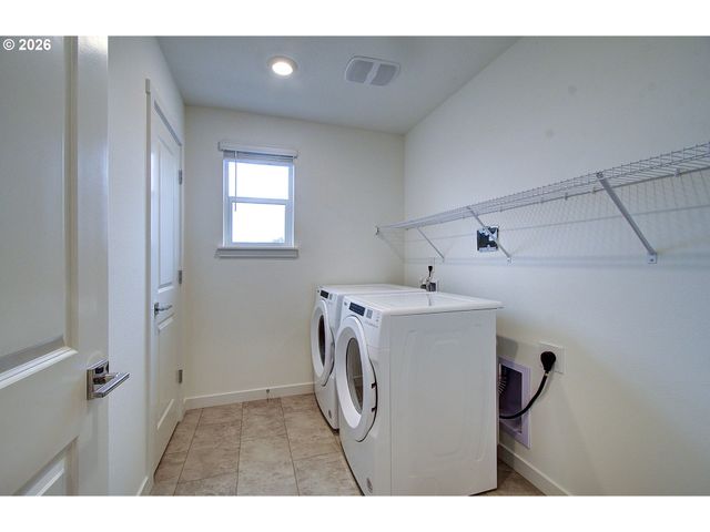 1119 W 15TH St, La Center, WA 98629