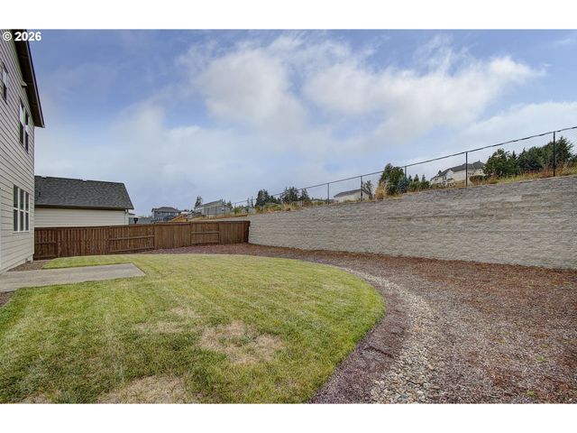 1119 W 15TH St, La Center, WA 98629