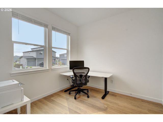 1119 W 15TH St, La Center, WA 98629
