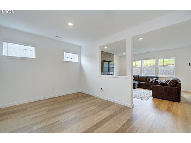 1119 W 15TH St, La Center, WA 98629
