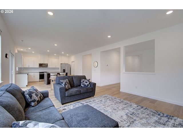 1119 W 15TH St, La Center, WA 98629