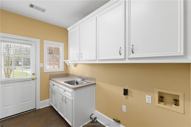 8405 Whiterose Court, College Station, TX 77845