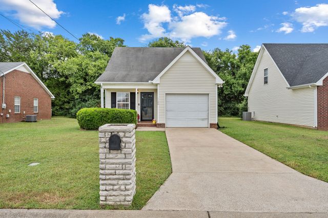 1140 Eastwoods Dr, Murfreesboro, TN 37130