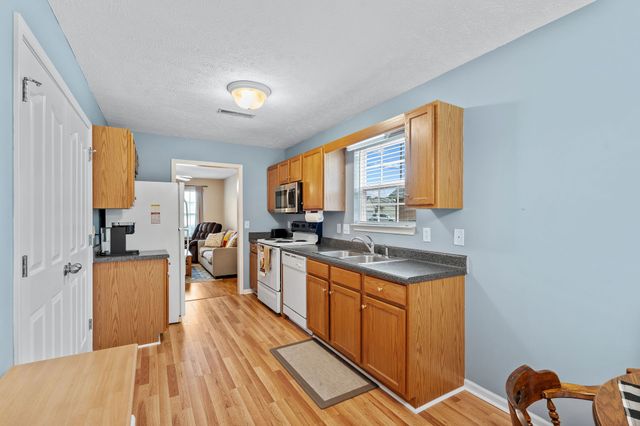 1140 Eastwoods Dr, Murfreesboro, TN 37130
