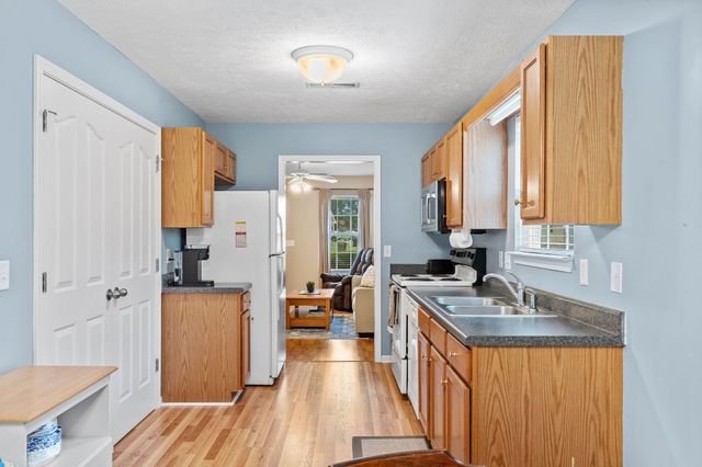 1140 Eastwoods Dr, Murfreesboro, TN 37130