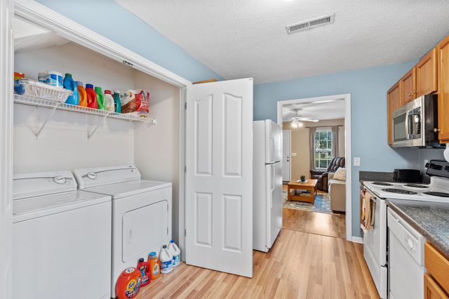 1140 Eastwoods Dr, Murfreesboro, TN 37130