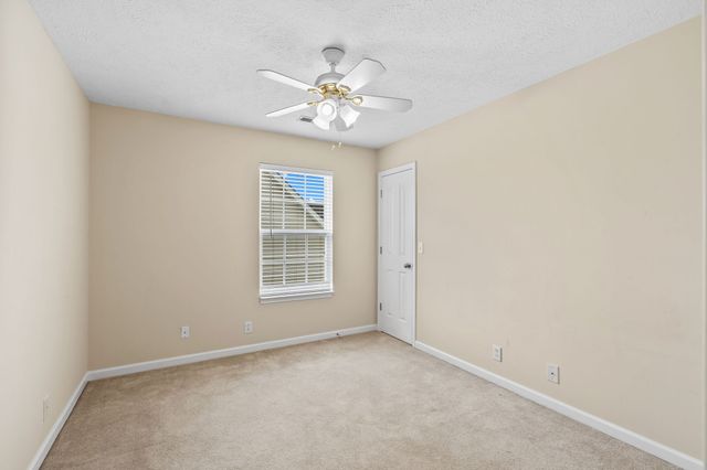 1140 Eastwoods Dr, Murfreesboro, TN 37130
