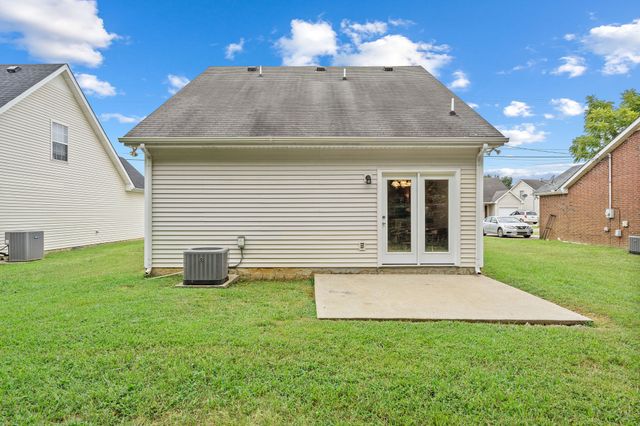 1140 Eastwoods Dr, Murfreesboro, TN 37130