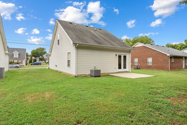 1140 Eastwoods Dr, Murfreesboro, TN 37130