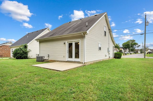 1140 Eastwoods Dr, Murfreesboro, TN 37130