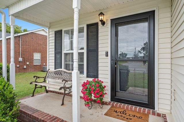 1140 Eastwoods Dr, Murfreesboro, TN 37130