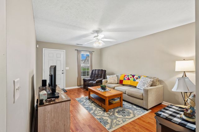 1140 Eastwoods Dr, Murfreesboro, TN 37130