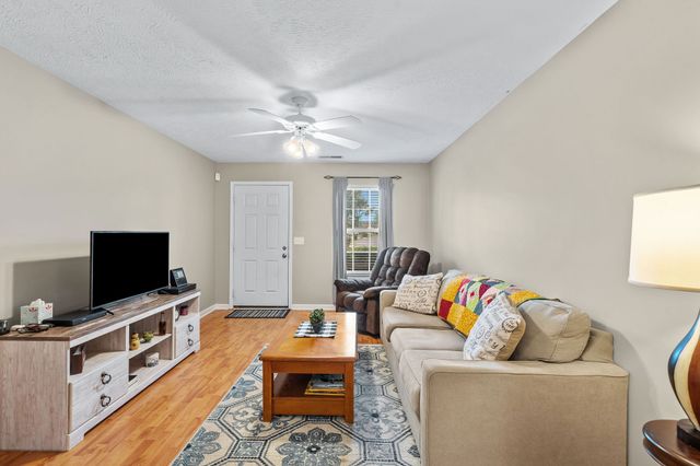 1140 Eastwoods Dr, Murfreesboro, TN 37130
