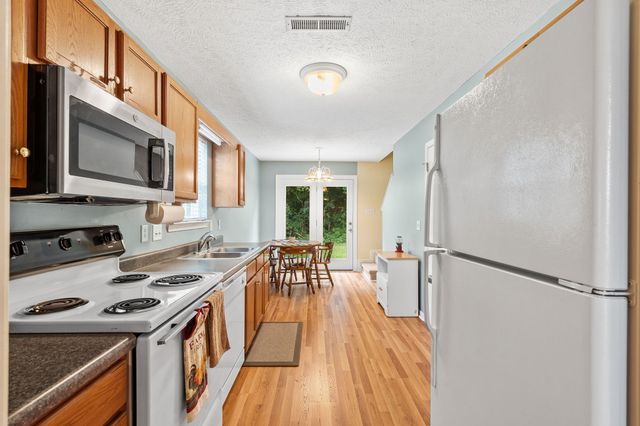 1140 Eastwoods Dr, Murfreesboro, TN 37130