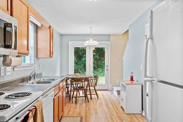 1140 Eastwoods Dr, Murfreesboro, TN 37130