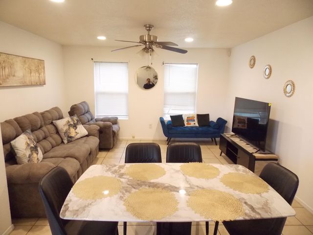 8220 Camino San Martin SW, Albuquerque, NM 87121