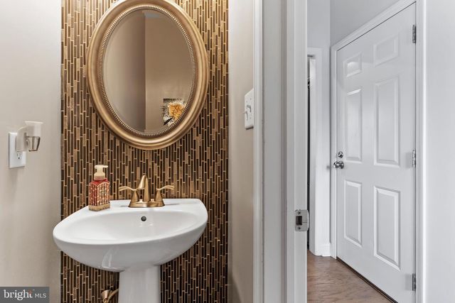 7374 COUNTRY VIEW DR, Harrisburg, PA 17112