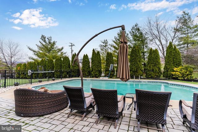 7374 COUNTRY VIEW DR, Harrisburg, PA 17112