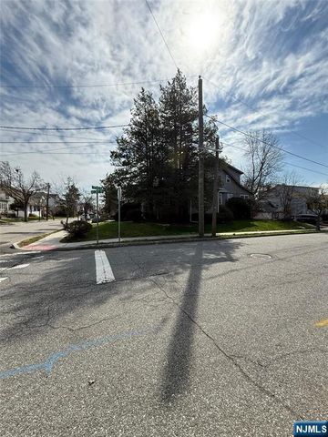 12-14 Hillcrest Road, Maplewood, NJ 07040