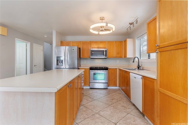 94-1018 Kalulu Loop, Waipahu, HI 96797