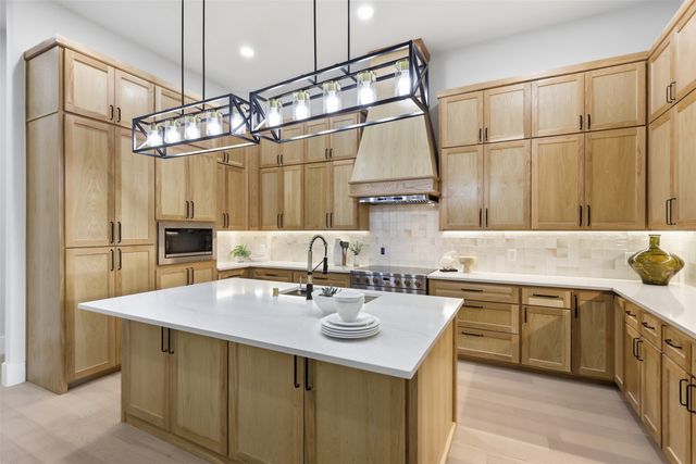 7016 Westover Drive, Granbury, TX 76049