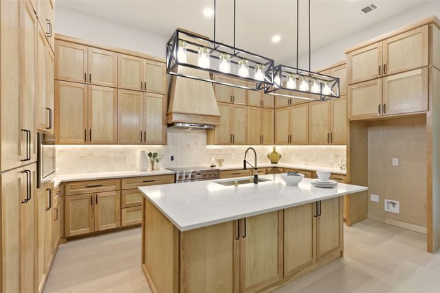 7016 Westover Drive, Granbury, TX 76049