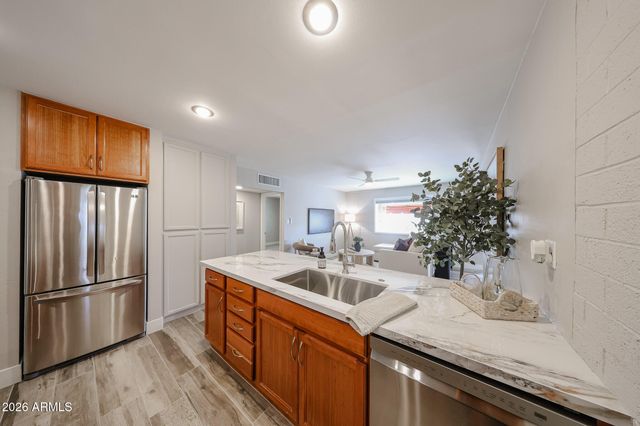 1202 E ALICE Avenue, Phoenix, AZ 85020