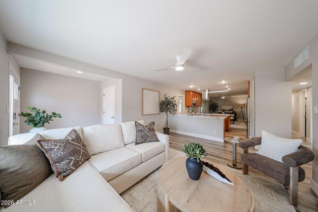 1202 E ALICE Avenue, Phoenix, AZ 85020