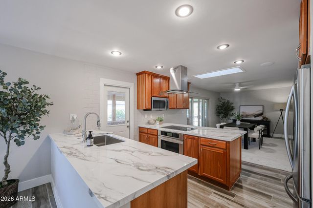 1202 E ALICE Avenue, Phoenix, AZ 85020